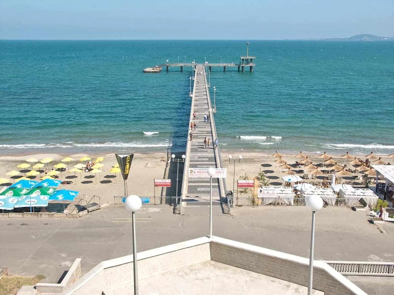 Burgas'ta iskele çevresindeki sahil düzenlemesi