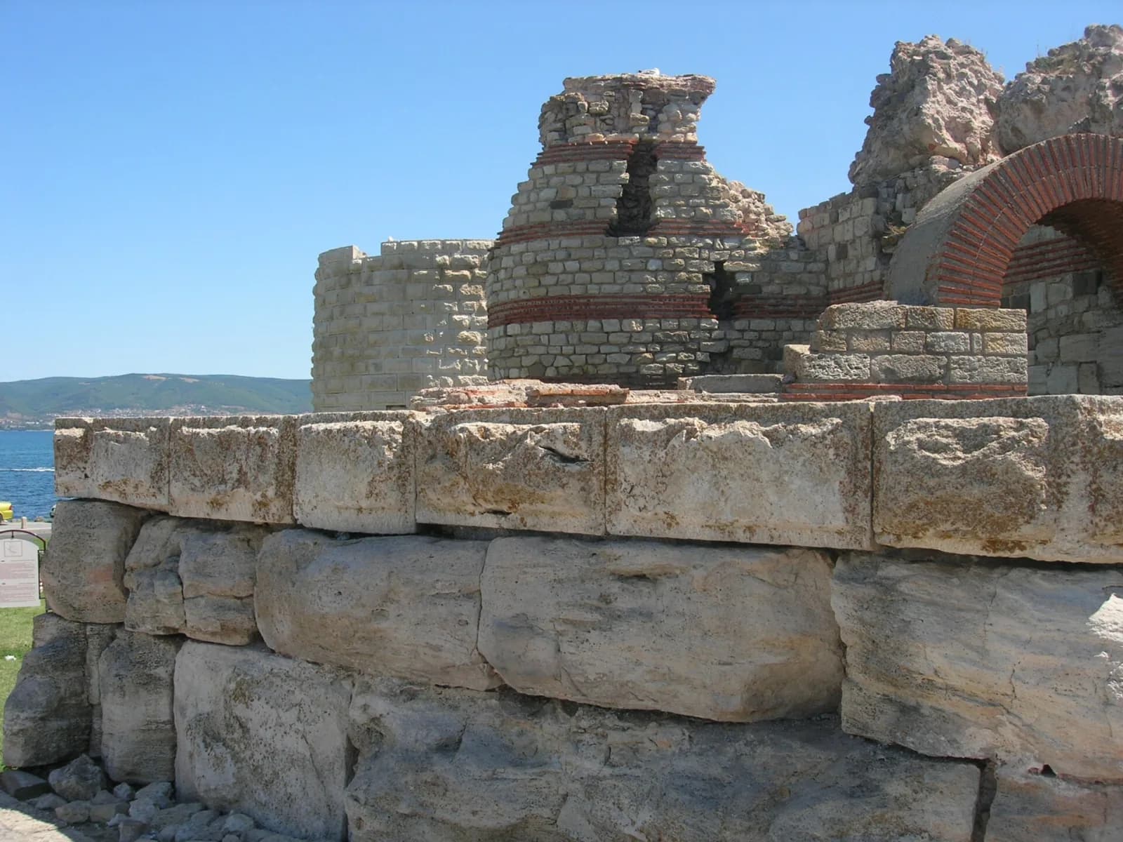 Nesebar'ın antik sur duvarları
