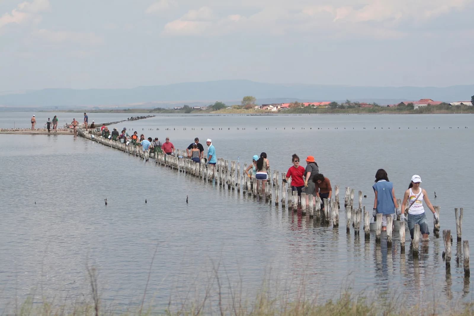 Pomorie Gölü ve tuzla havuzları