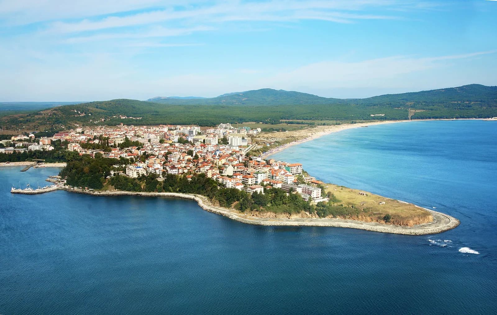 Primorsko kasabasının havadan görünümü