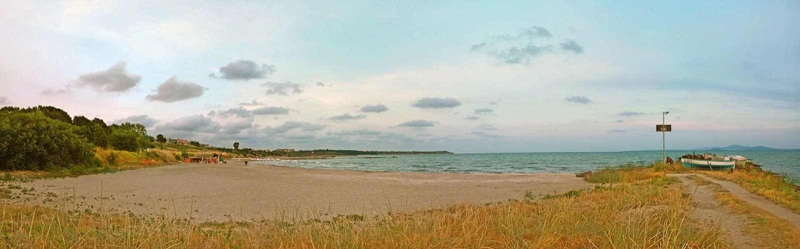 Sarafovo plajının panoramik görünümü