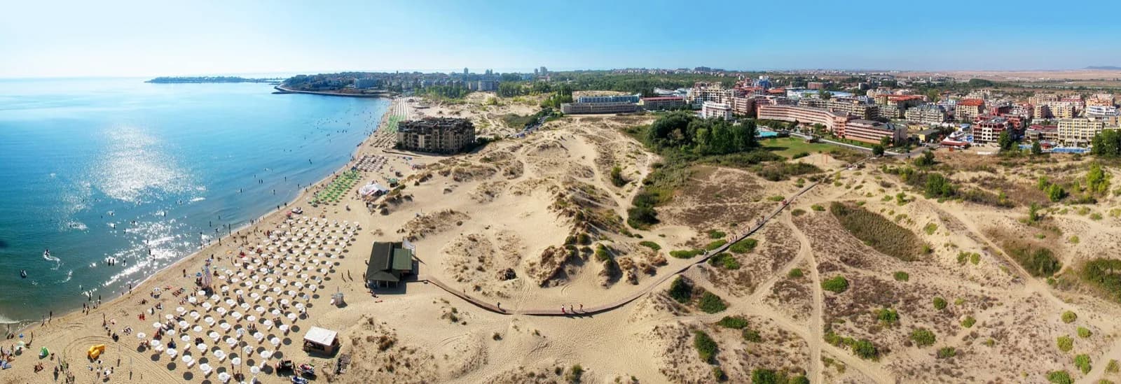 Slançev Bryag (Güneşli Sahil) tatil beldesinin sahil şeridi